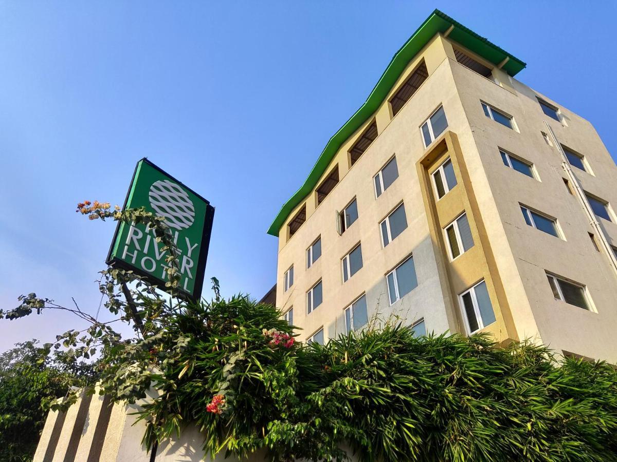 Holy River Hotel Rishīkesh Exteriör bild