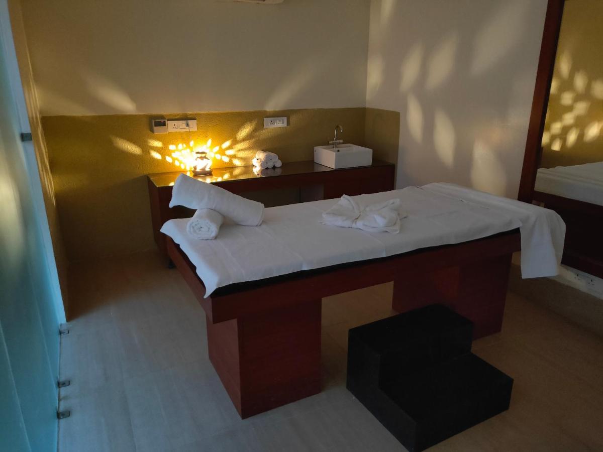 Holy River Hotel Rishīkesh Exteriör bild